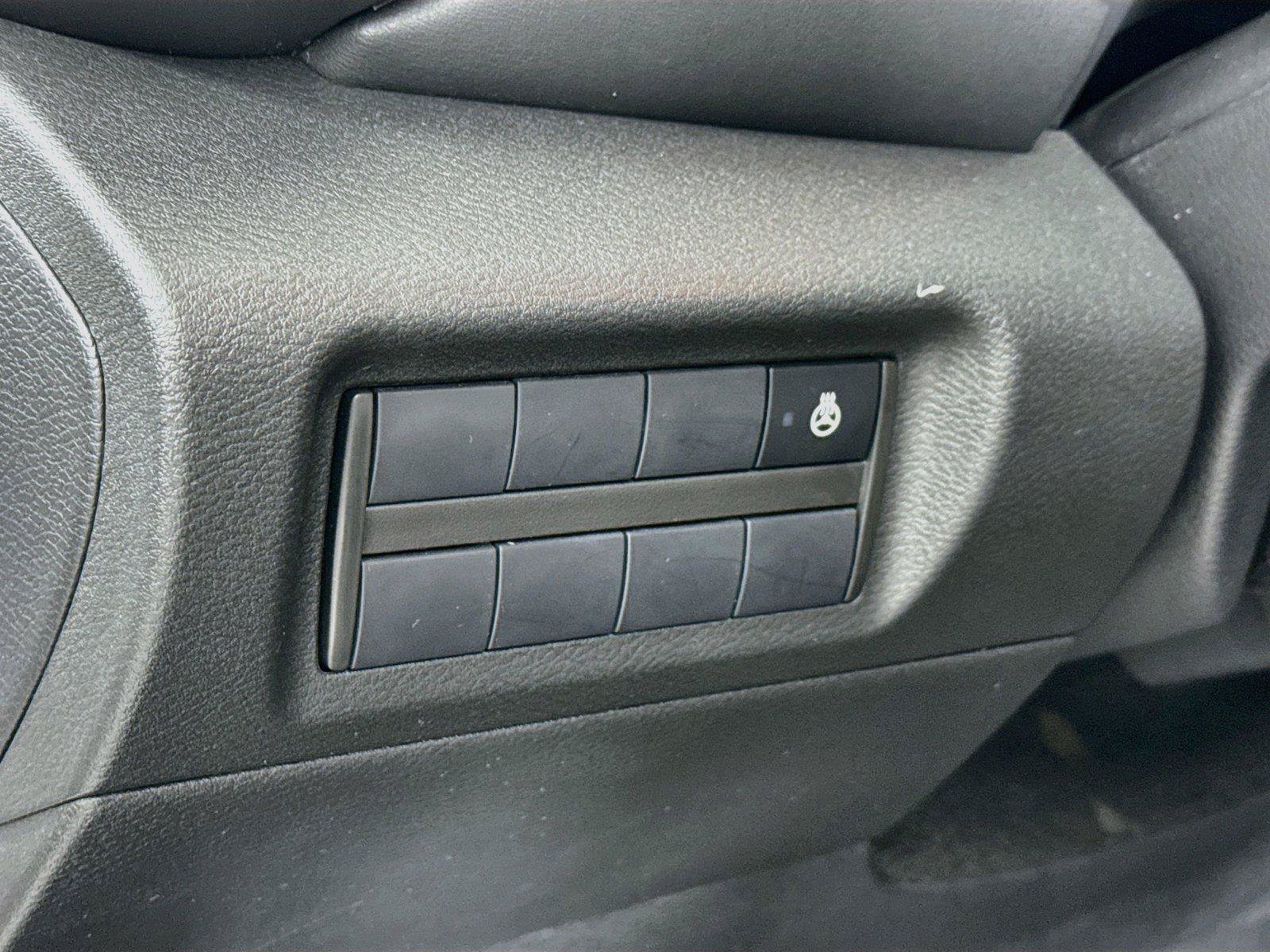 Used 2023 Nissan Kicks SR w/ SR Premium Package FWD image 15