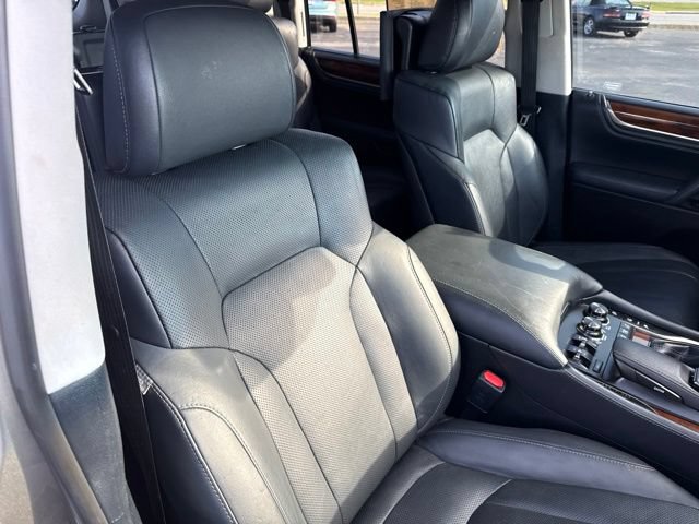 Used 2018 Lexus LX 570 4WD w/ Luxury Package image 16