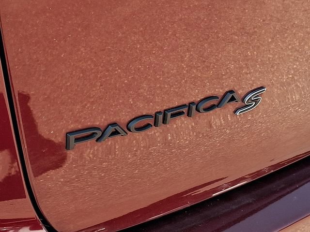 Used 2022 Chrysler Pacifica Touring-L w/ Uconnect Theater Family Group AWD/4WD image 27