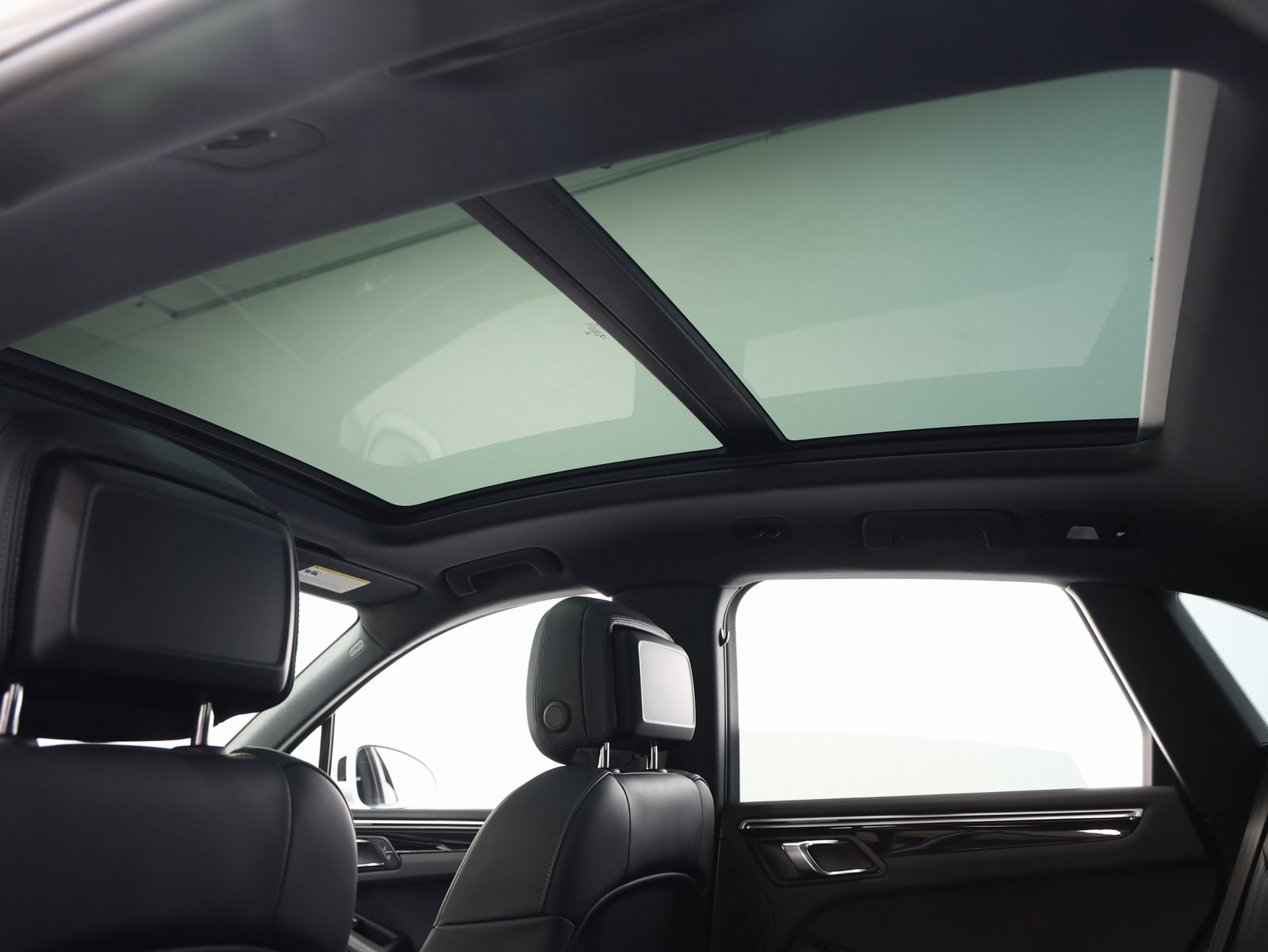 Used 2024 Porsche Macan image 41