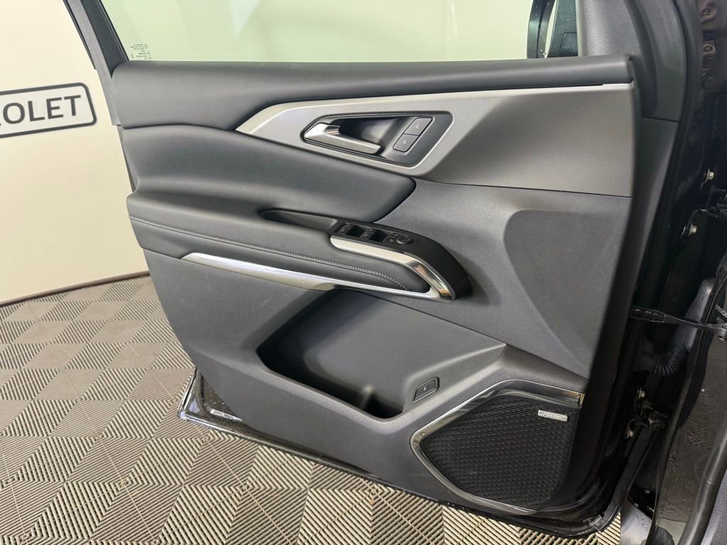 New 2025 Chevrolet Traverse LT w/ Enhanced Driving Package image 13