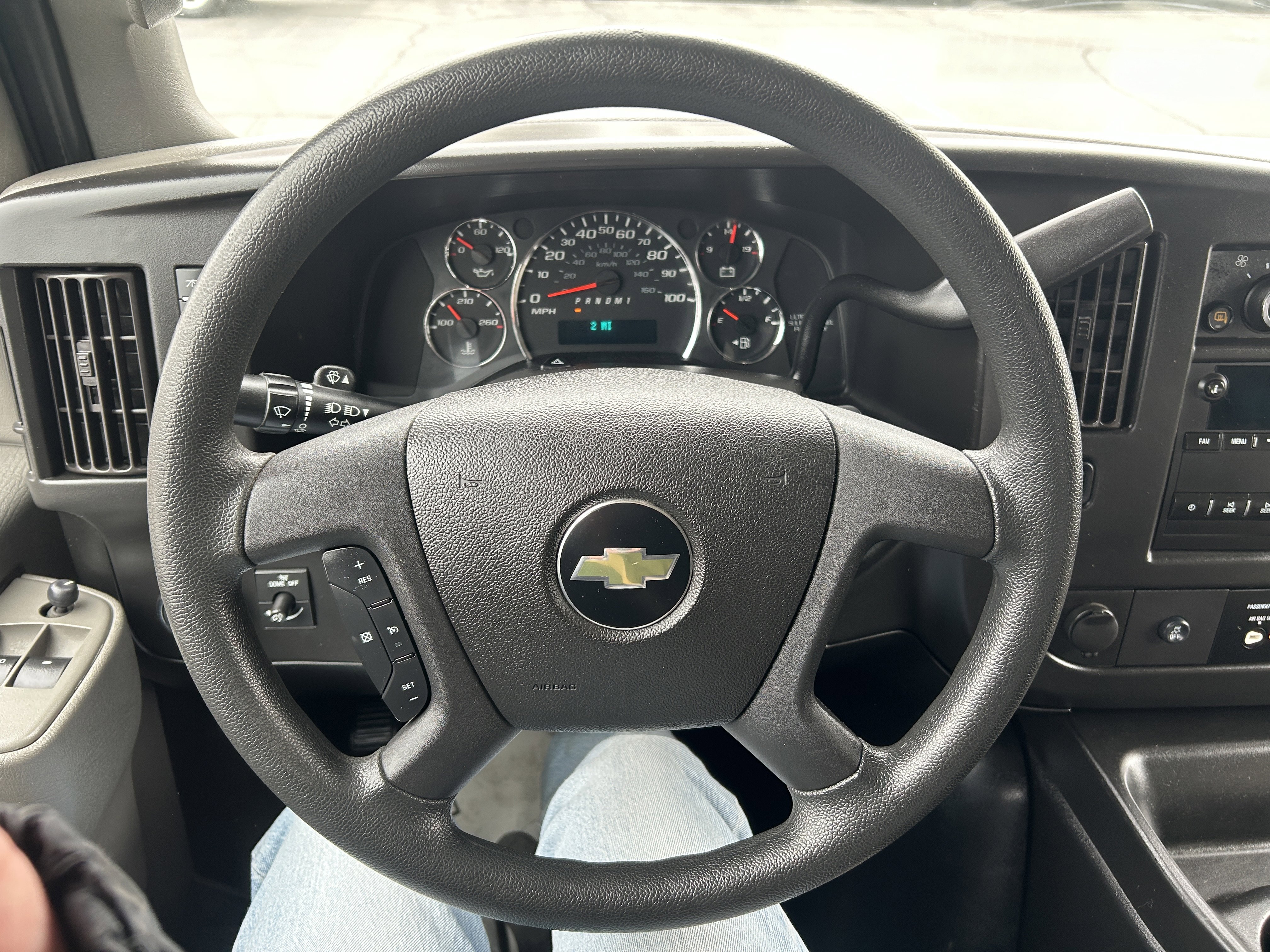 Used 2017 Chevrolet Express 3500 Extended image 14