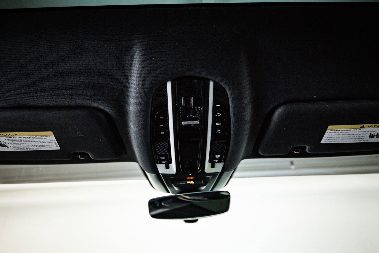 Used 2022 Porsche Cayenne Platinum Edition AWD/4WD image 20