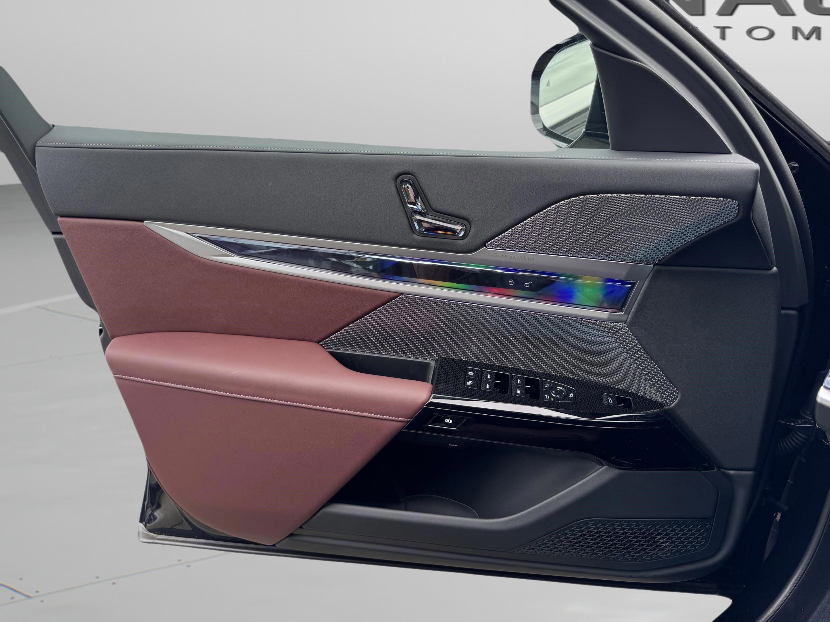 New 2025 BMW i7 xDrive60 w/ Premium Package image 24