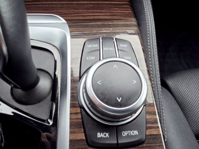 Used 2022 BMW 530e w/ Premium Package RWD image 37