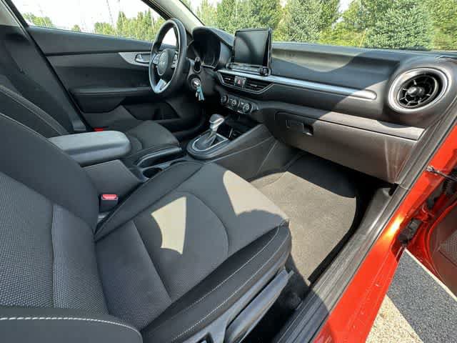 Used 2023 Kia Forte LXS w/ LXS Technology Package FWD image 17