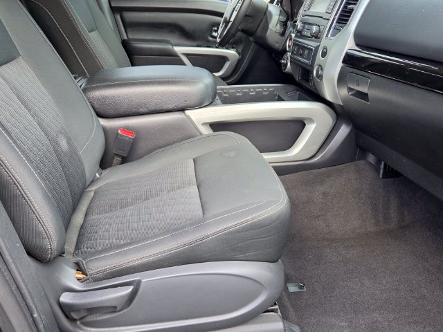 Used 2018 Nissan Titan SV w/ SV Convenience Package AWD/4WD image 18