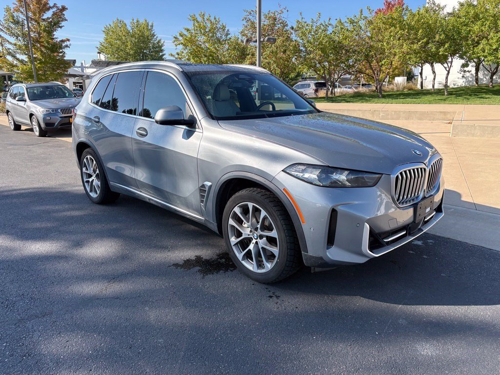 Used 2024 BMW X5 xDrive40i w/ Parking Assistance Package AWD/4WD image 3