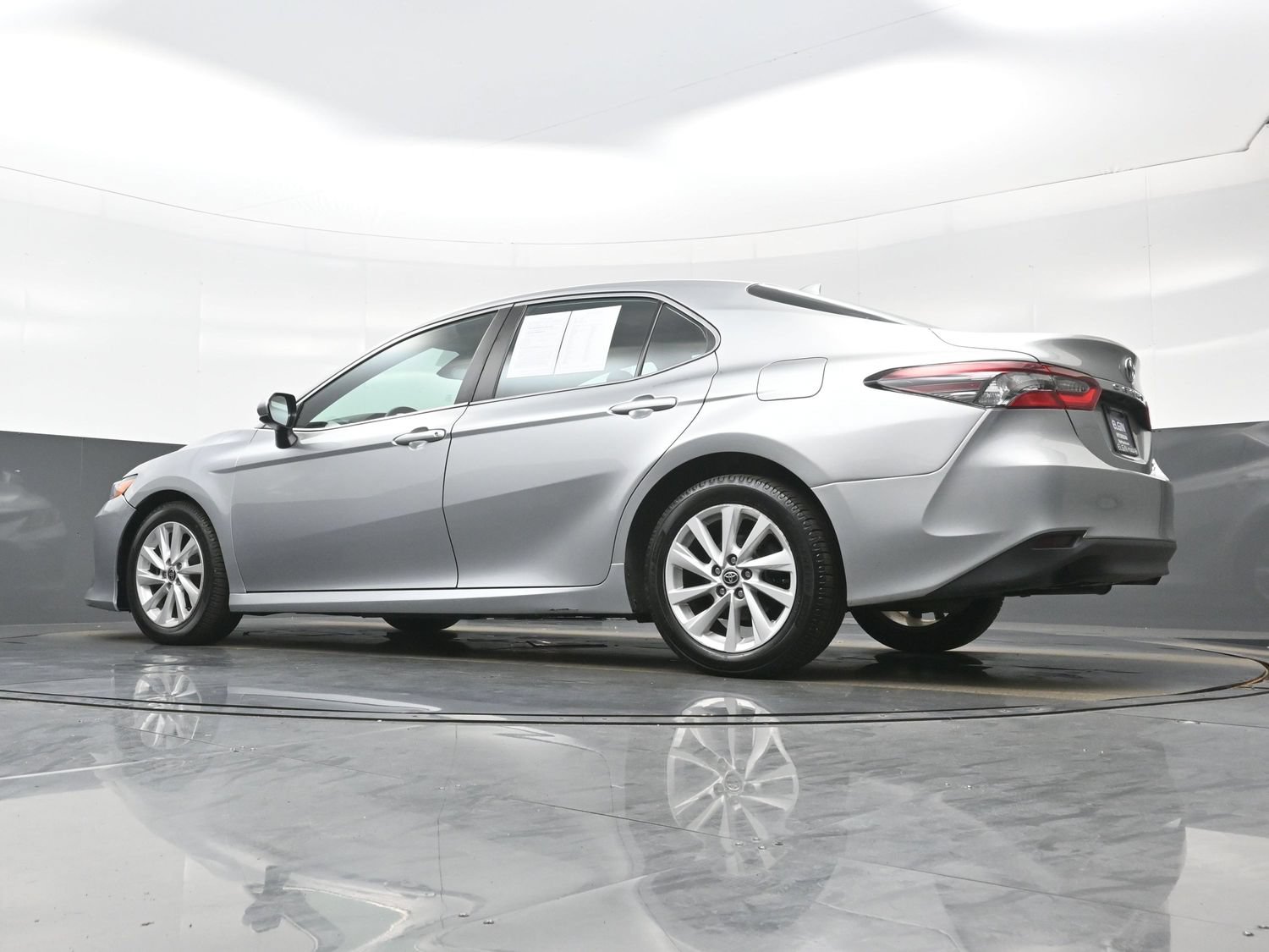 Used 2022 Toyota Camry LE AWD/4WD image 27