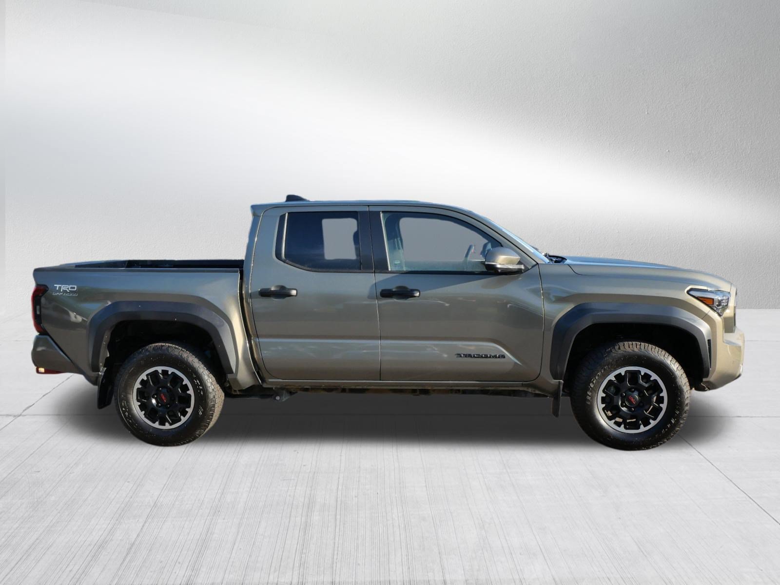 Used 2024 Toyota Tacoma TRD Off-Road w/ TRD Off Road Premium Package AWD/4WD image 8