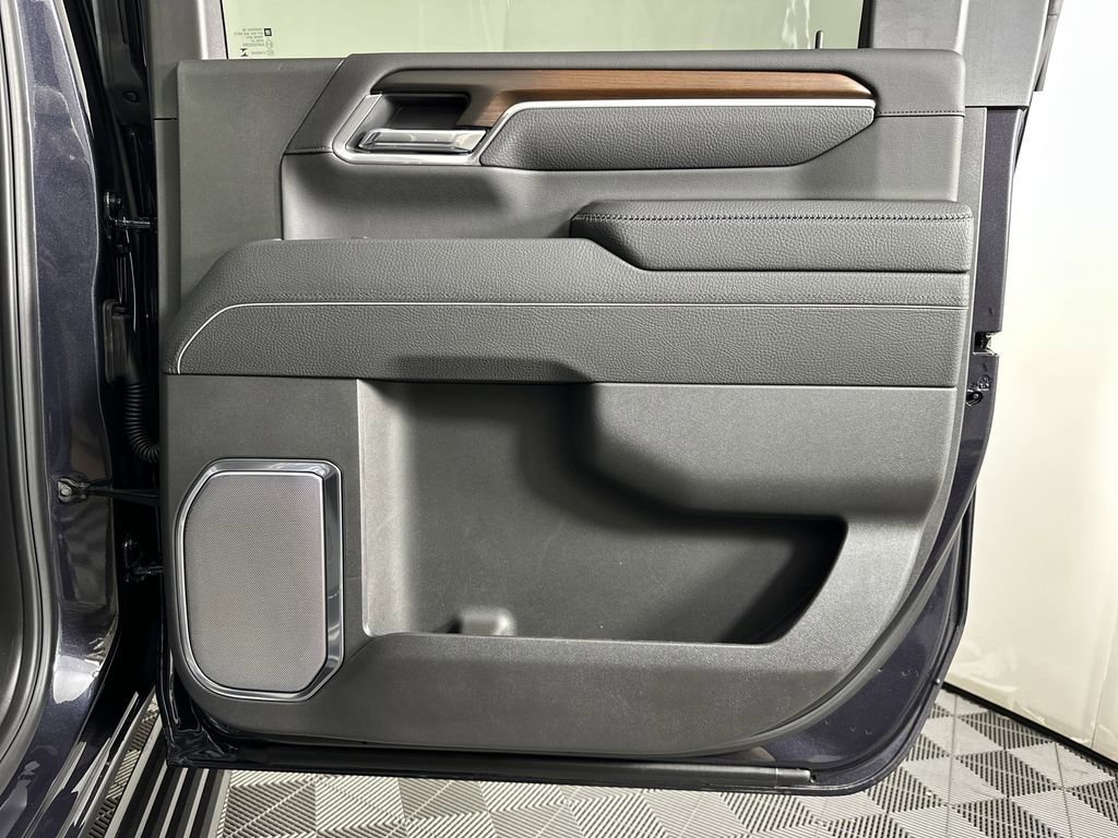 New 2025 GMC Sierra 2500 Denali w/ Denali Reserve Package image 15