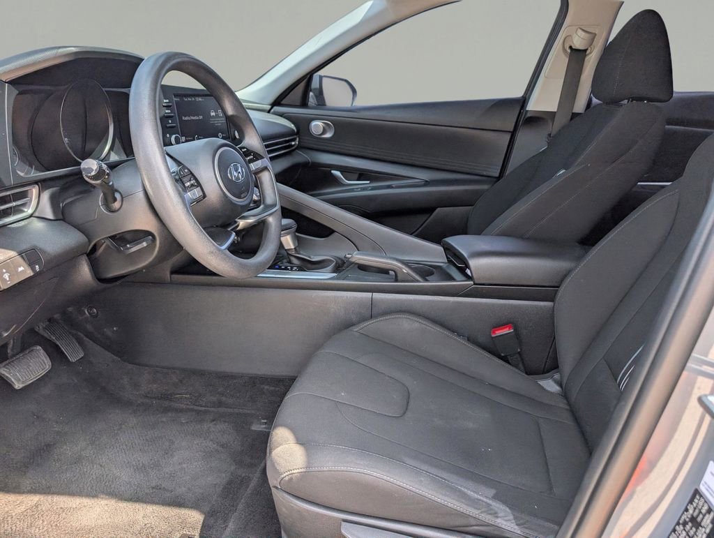 Used 2022 Hyundai Elantra SEL w/ Cargo Package image 17