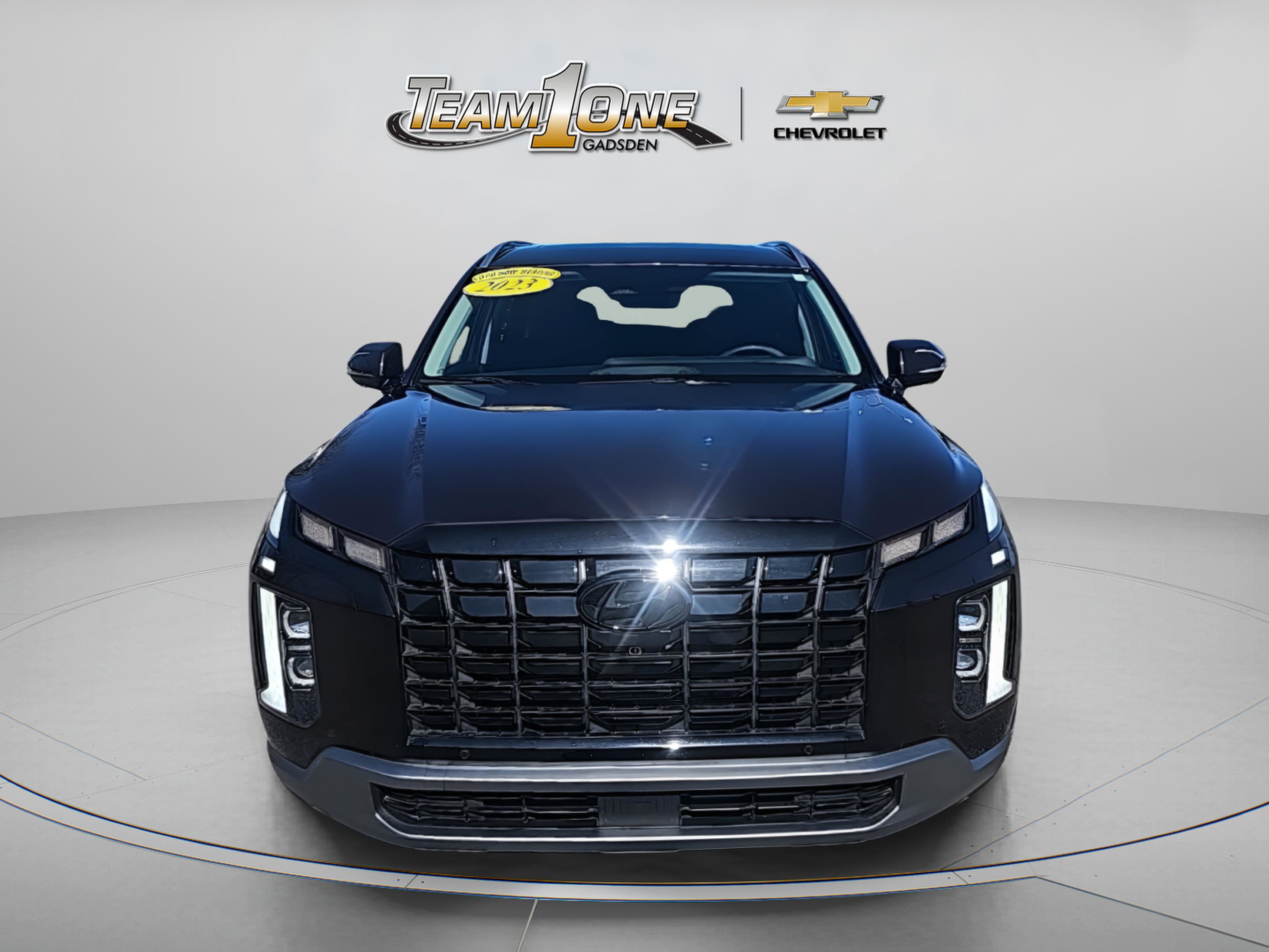 Used 2023 Hyundai Palisade SEL w/ Premium Package image 2