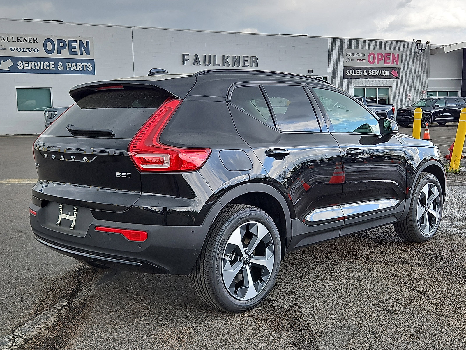 New 2026 Volvo XC40 B5 Plus w/ Climate Package AWD/4WD image 6