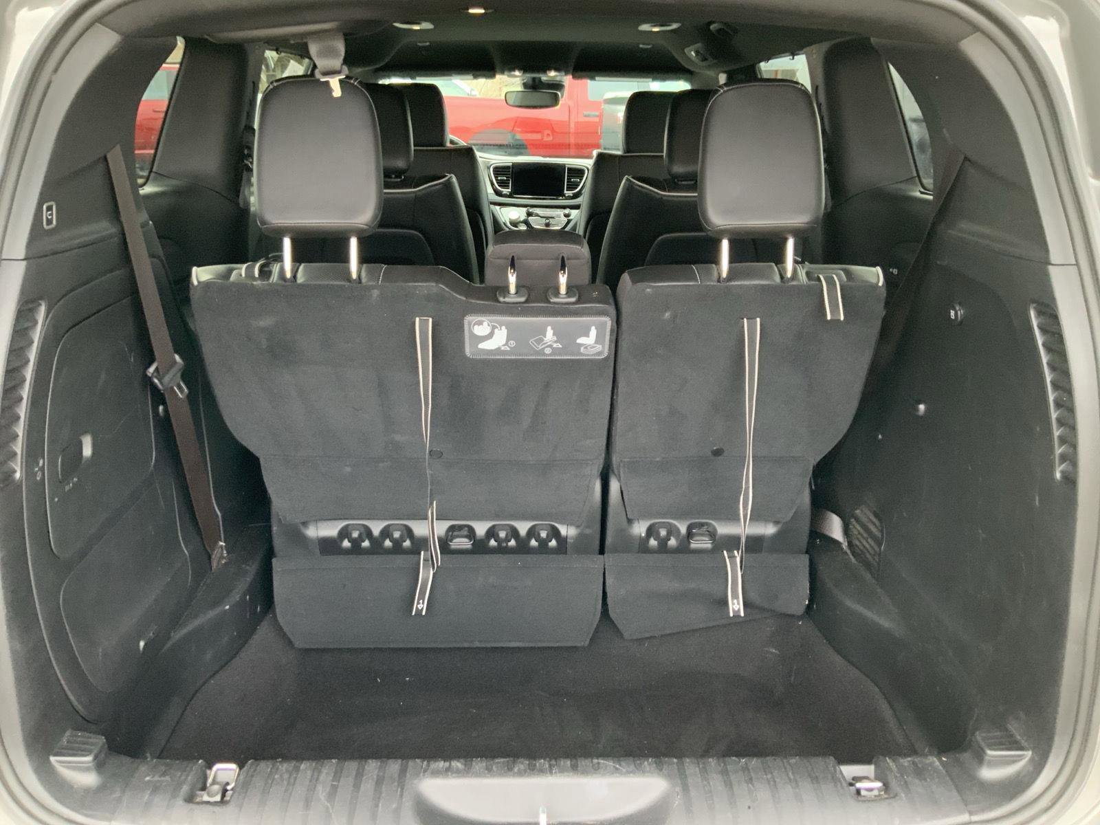 Used 2021 Chrysler Pacifica Limited w/ S Appearance Package image 12