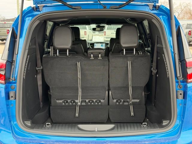 New 2026 Chrysler Pacifica Select image 7