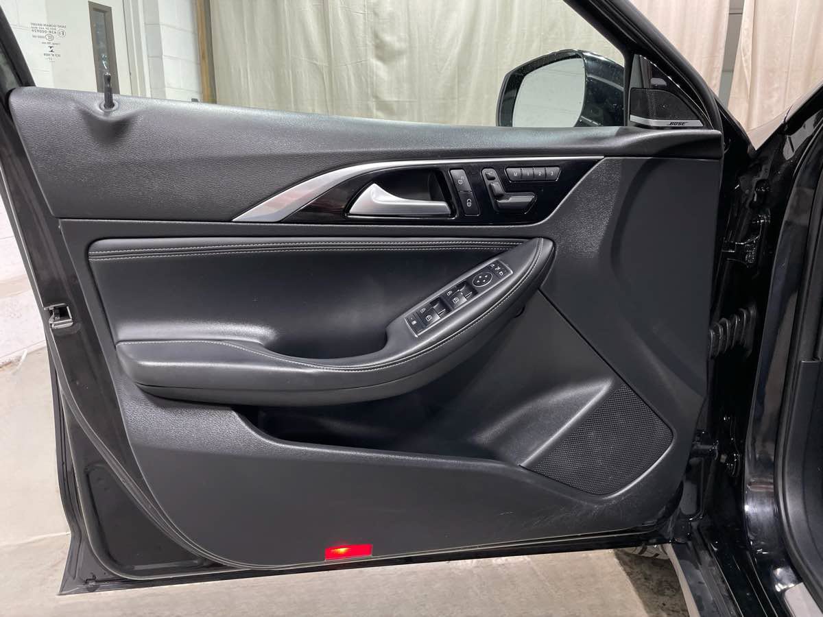 Used 2018 INFINITI QX30 AWD w/ Cargo Package image 8
