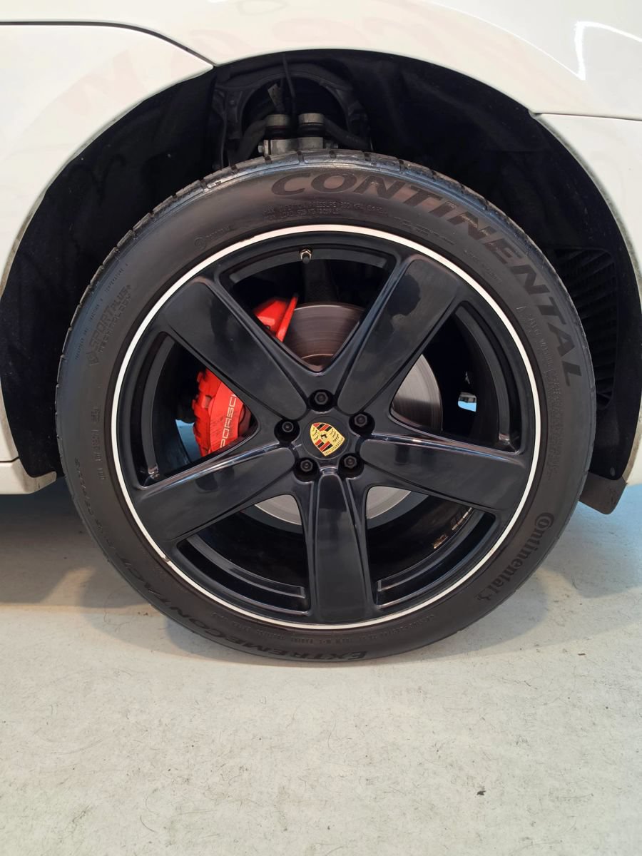Used 2018 Porsche Macan Turbo w/ Premium Package Plus AWD/4WD image 10
