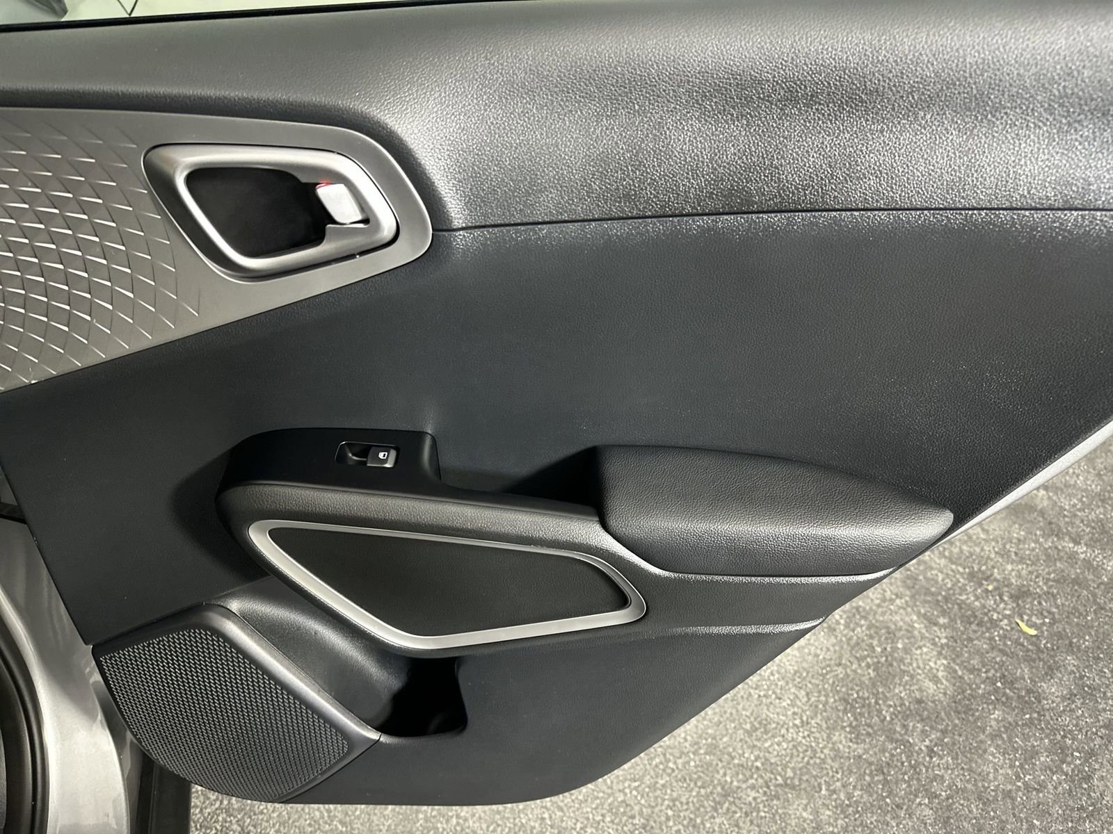 Used 2025 Kia Soul S FWD image 35