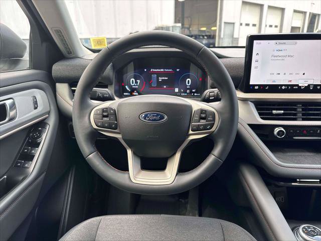 Used 2025 Ford Explorer Active AWD/4WD image 21