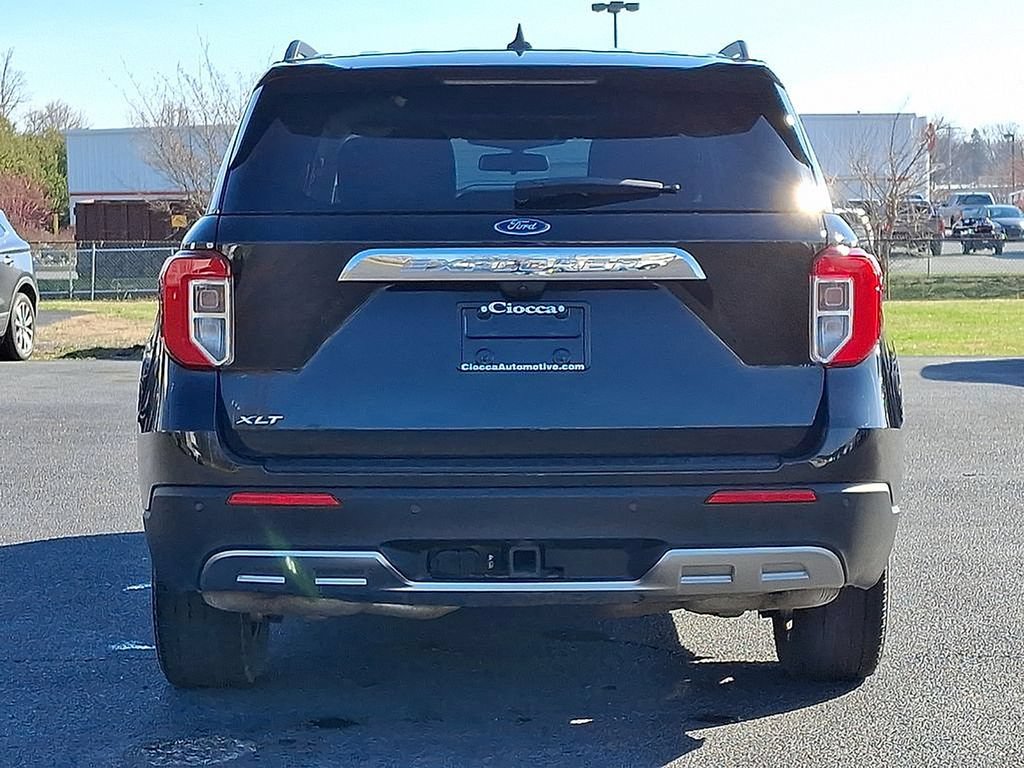 Used 2023 Ford Explorer XLT w/ Equipment Group 202A AWD/4WD image 8