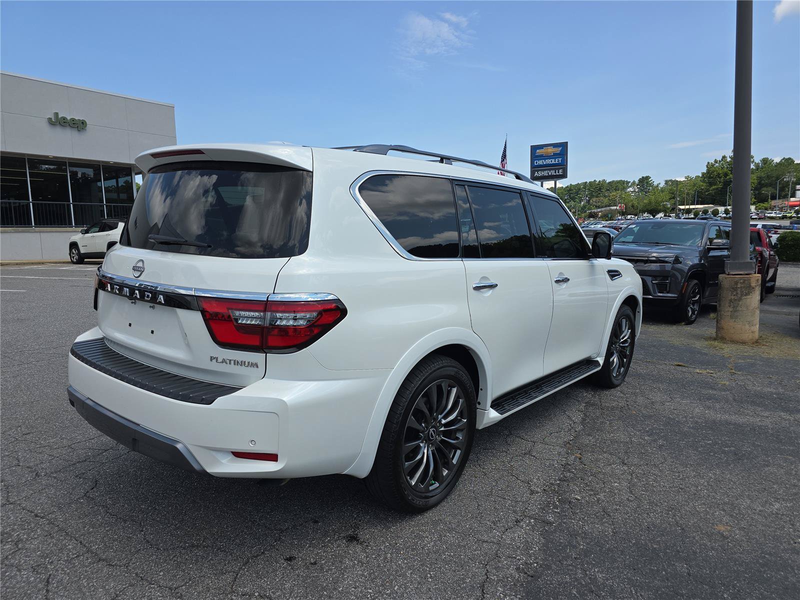 Used 2024 Nissan Armada Platinum w/ Cargo Package RWD image 3