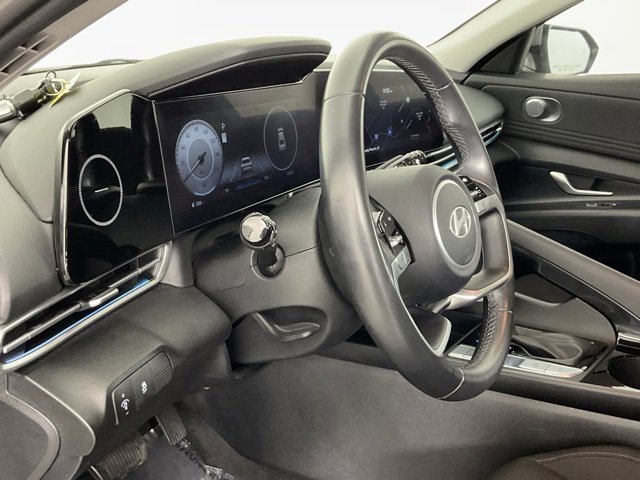 Used 2025 Hyundai Elantra SEL image 12