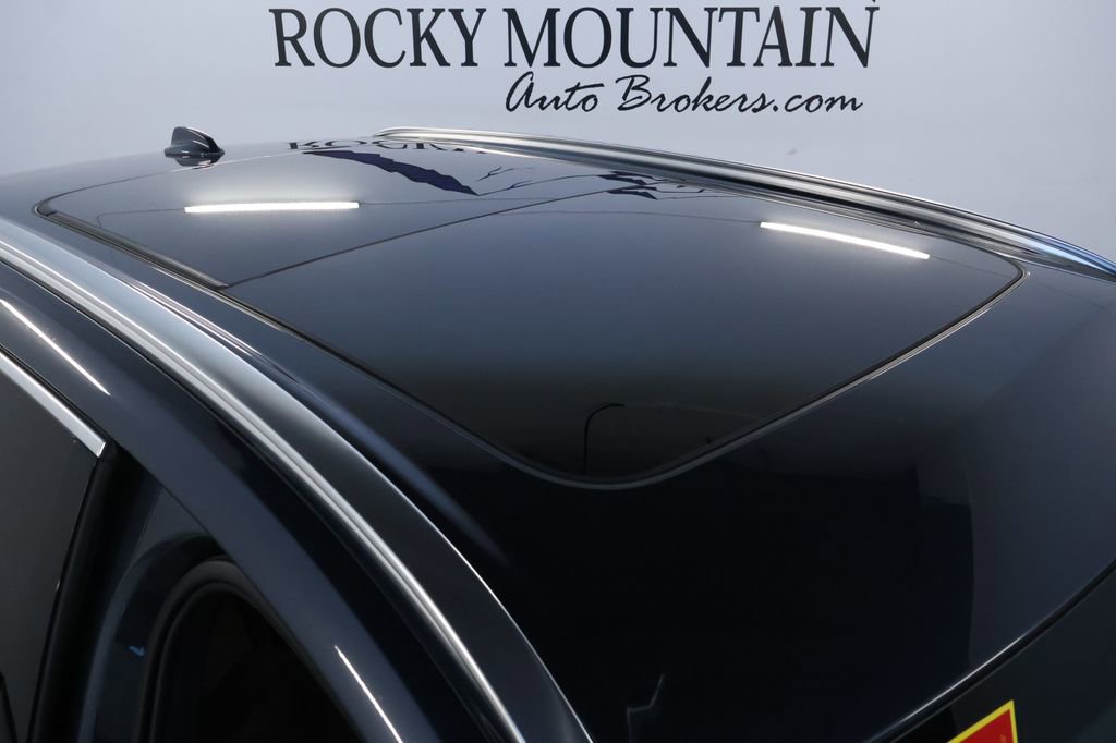 Used 2018 Volvo XC60 T6 Inscription w/ Convenience Package image 12