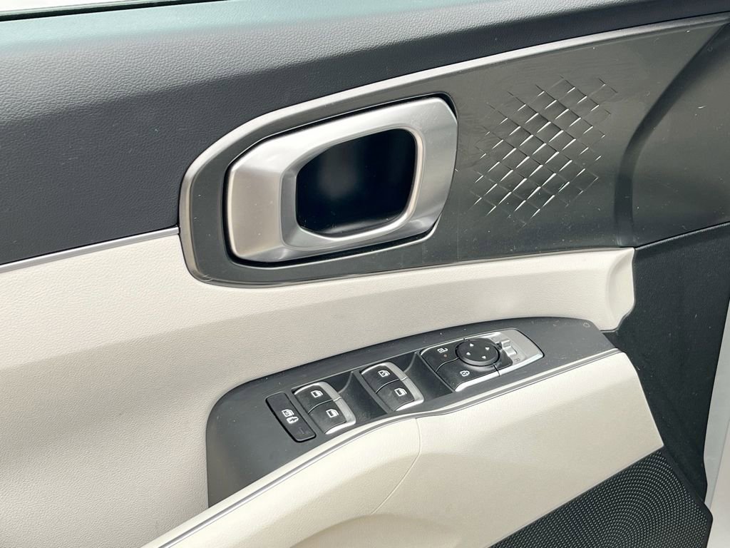 Certified 2025 Kia Sorento EX image 12