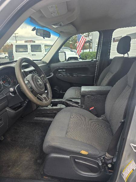 Used 2012 Jeep Liberty Sport AWD/4WD image 7