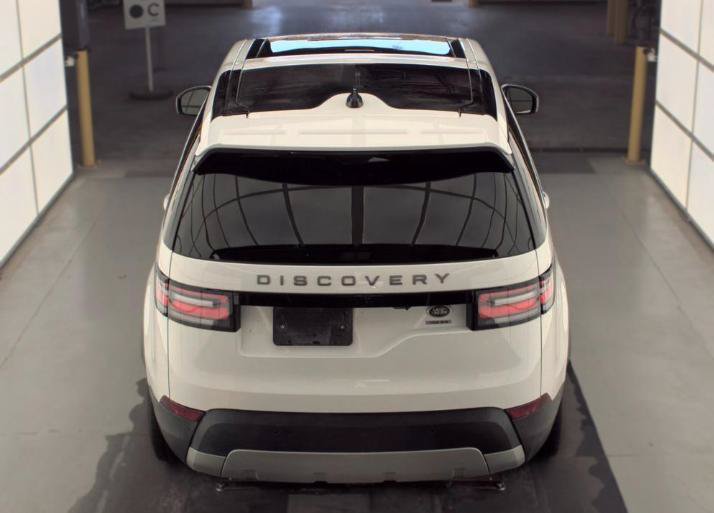 Used 2017 Land Rover Discovery HSE AWD/4WD image 6