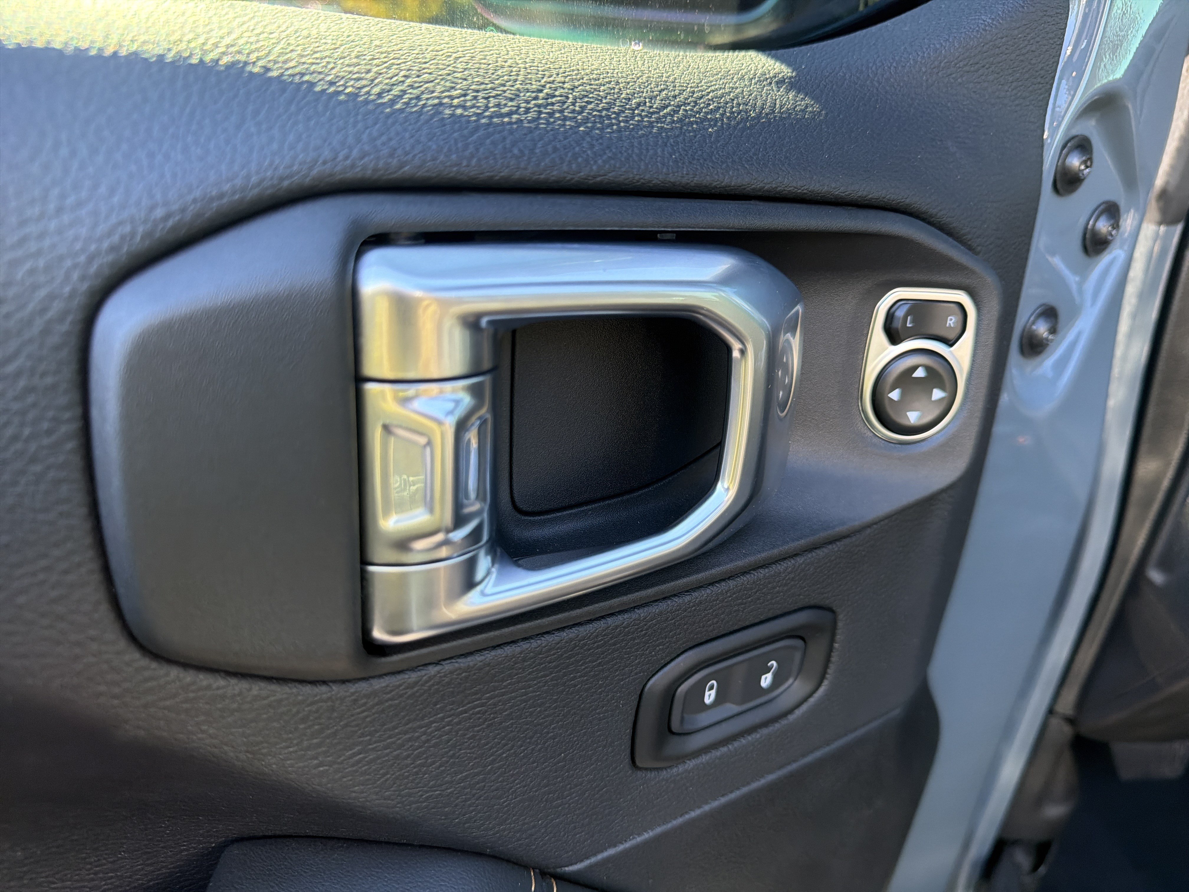 Used 2024 Jeep Wrangler Unlimited Sahara AWD/4WD image 25