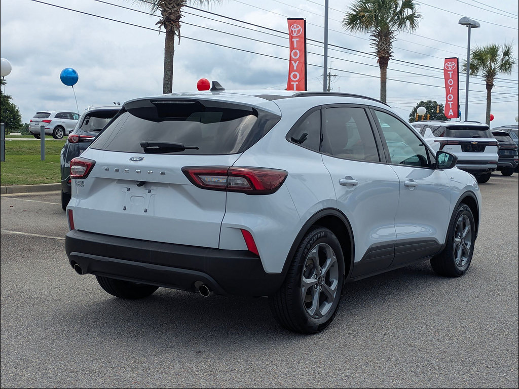 Used 2025 Ford Escape ST-Line FWD image 3