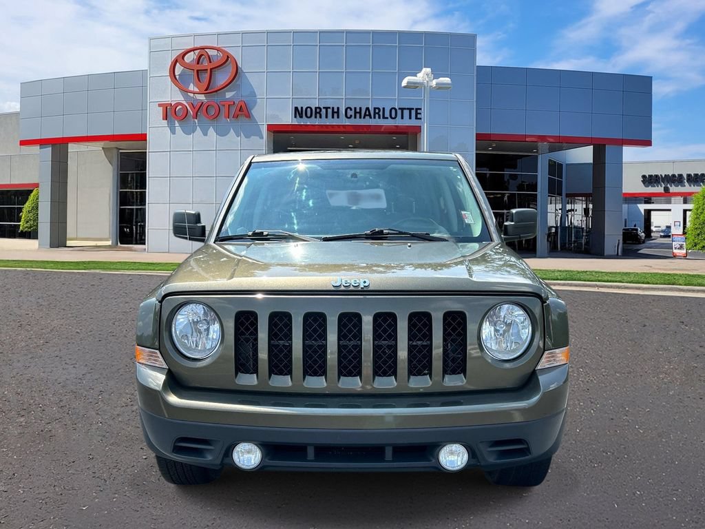 Used 2016 Jeep Patriot Latitude AWD/4WD image 2