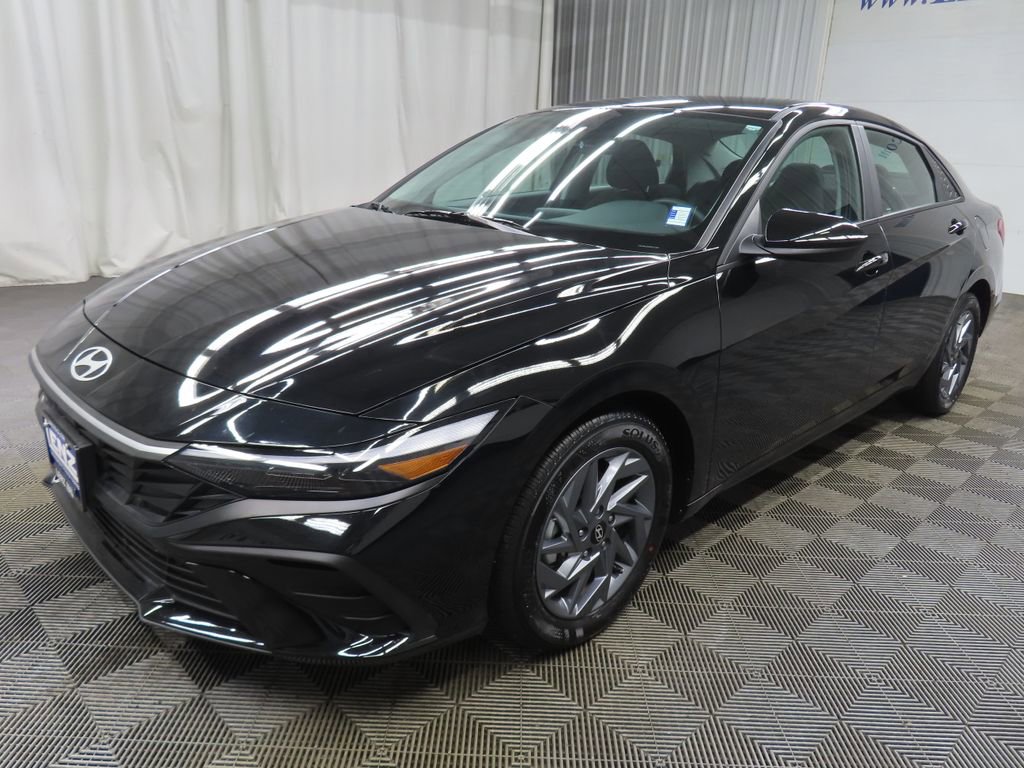 Used 2024 Hyundai Elantra SEL FWD image 7