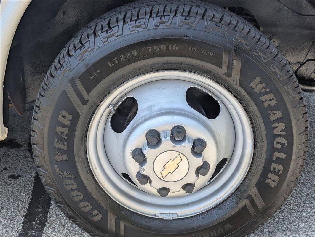 Used 2008 Chevrolet Express 3500 image 18