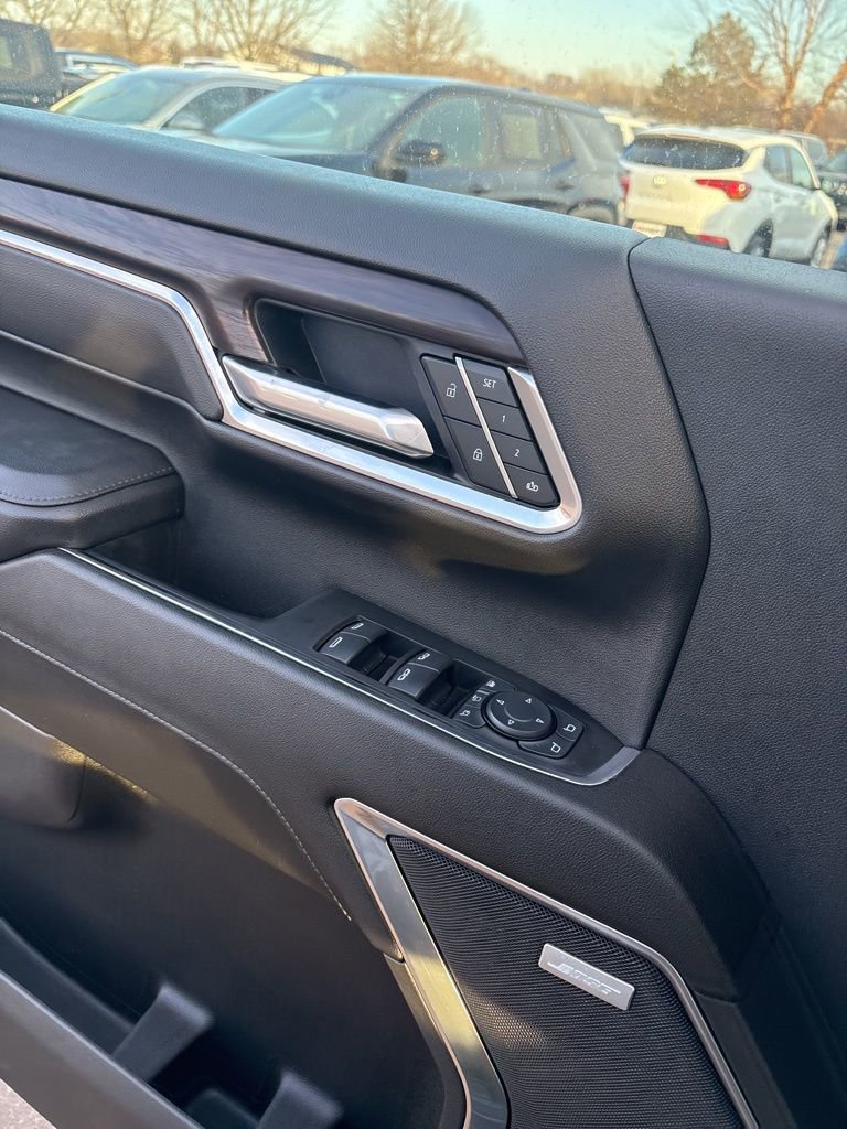 Used 2025 GMC Sierra 2500 SLT w/ SLT Convenience Package image 10