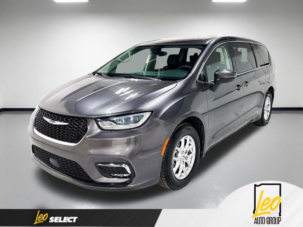 Used 2023 Chrysler Pacifica Touring-L FWD video 1