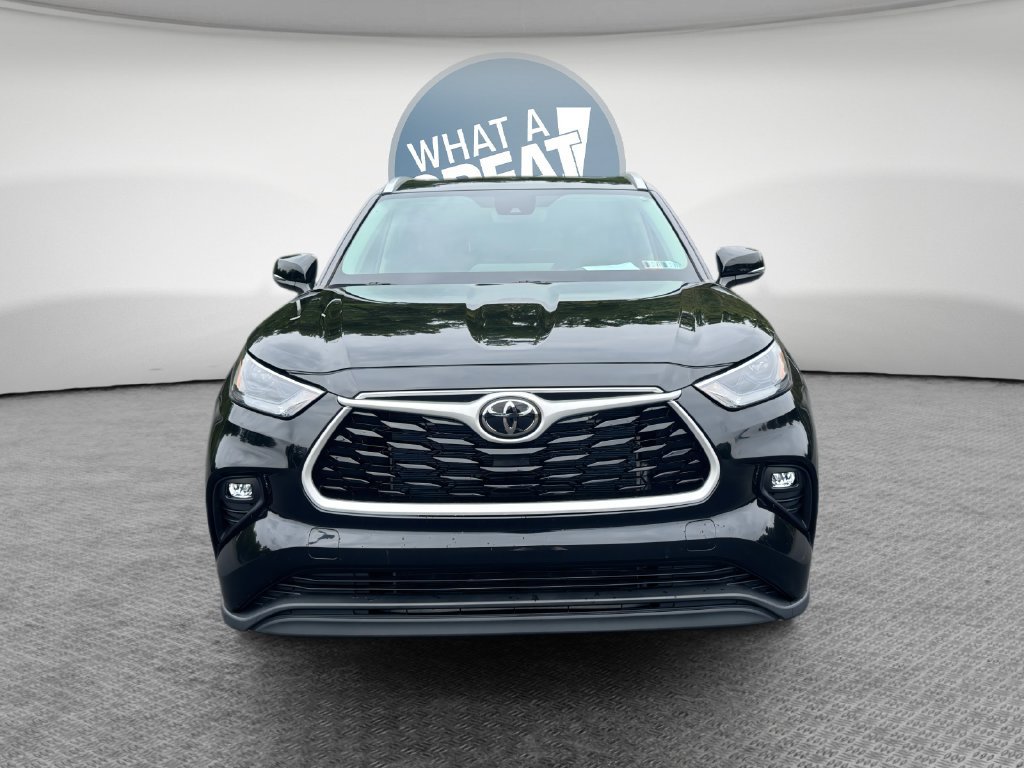 Used 2023 Toyota Highlander XLE AWD/4WD image 9