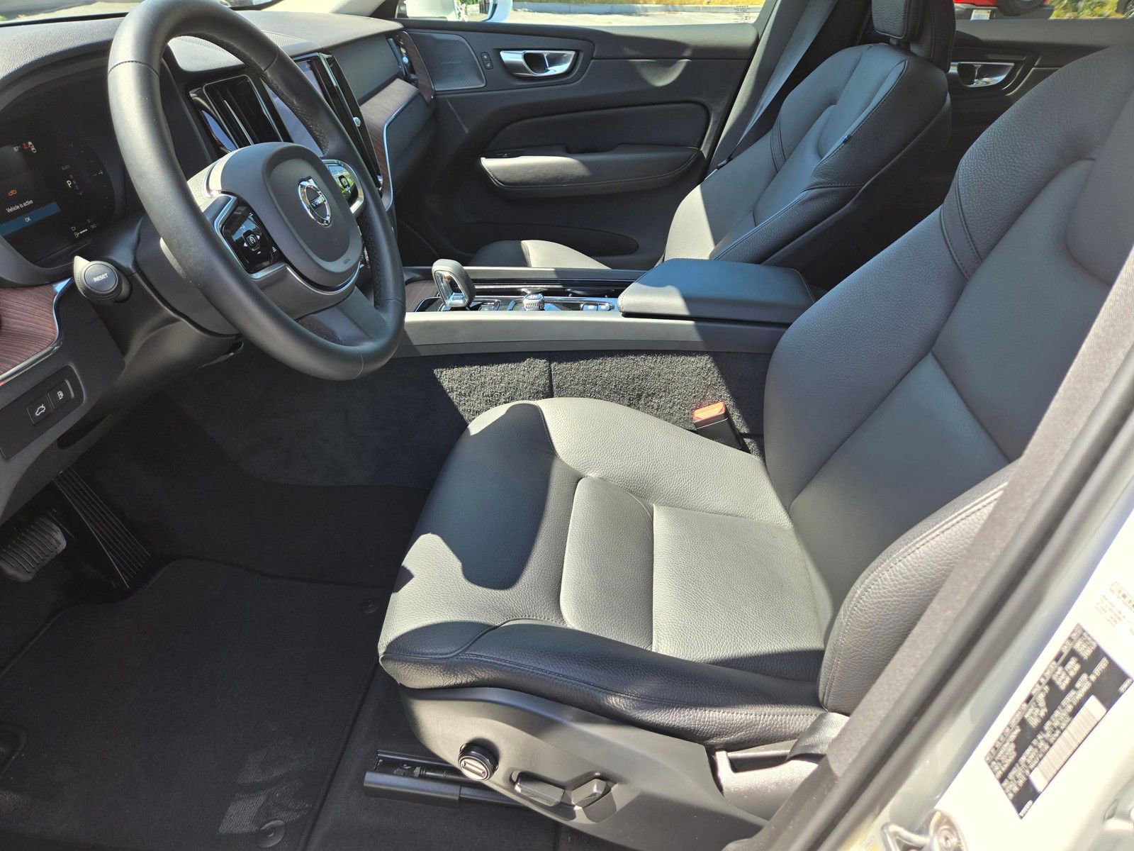 Used 2023 Volvo XC60 T8 Plus AWD/4WD image 10
