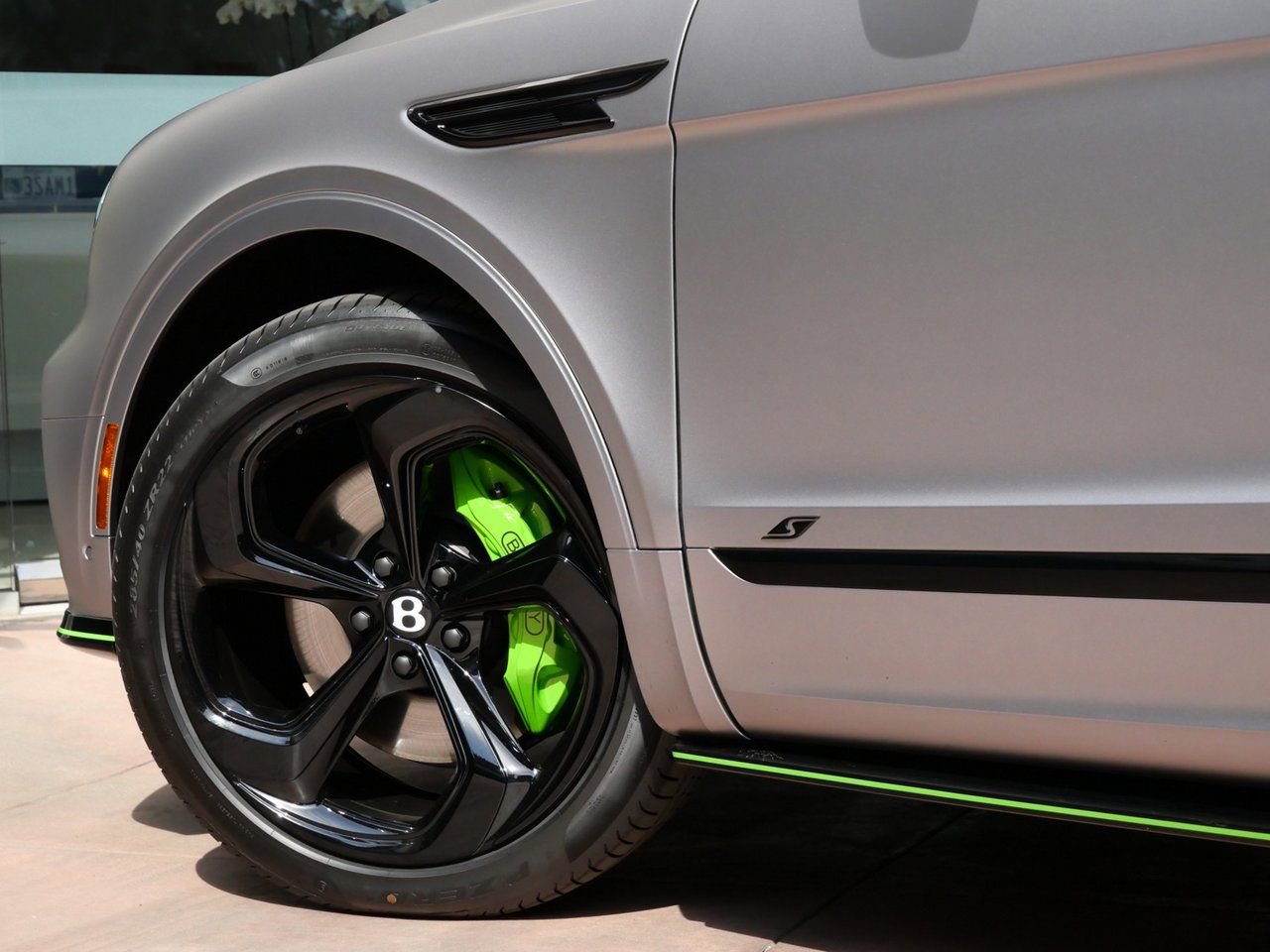 Used 2025 Bentley Bentayga AWD/4WD image 11