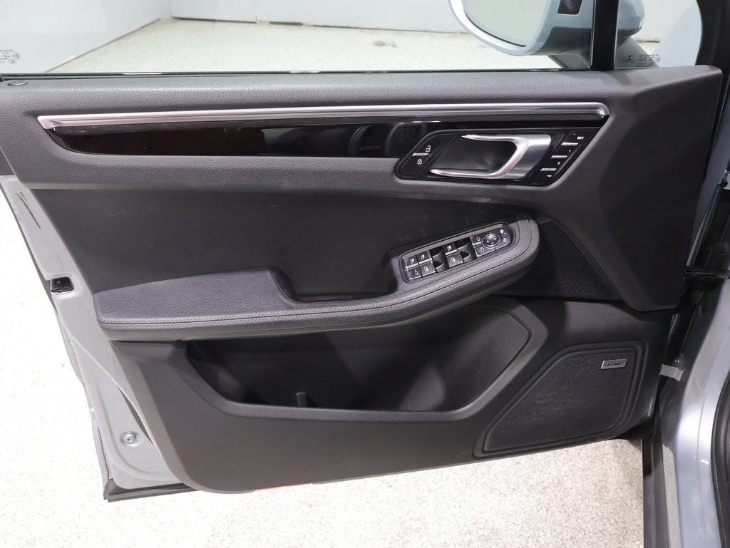 Used 2019 Porsche Macan AWD/4WD image 12