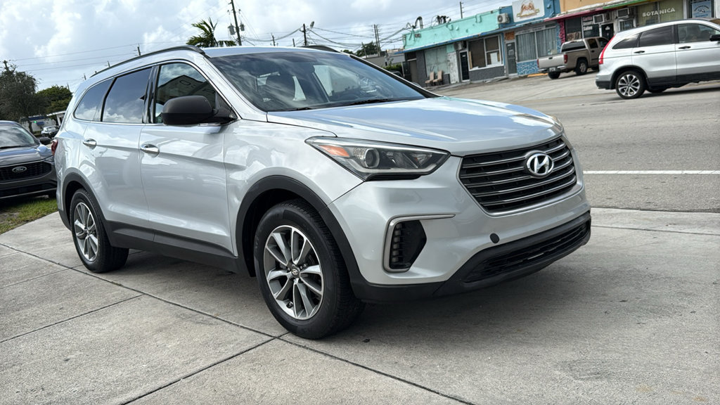 Used 2017 Hyundai Santa Fe SE FWD image 16