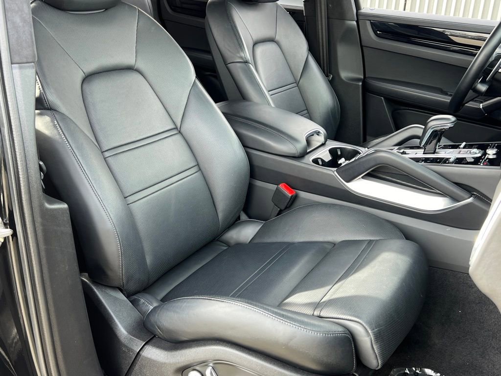 Used 2021 Porsche Cayenne Turbo image 42