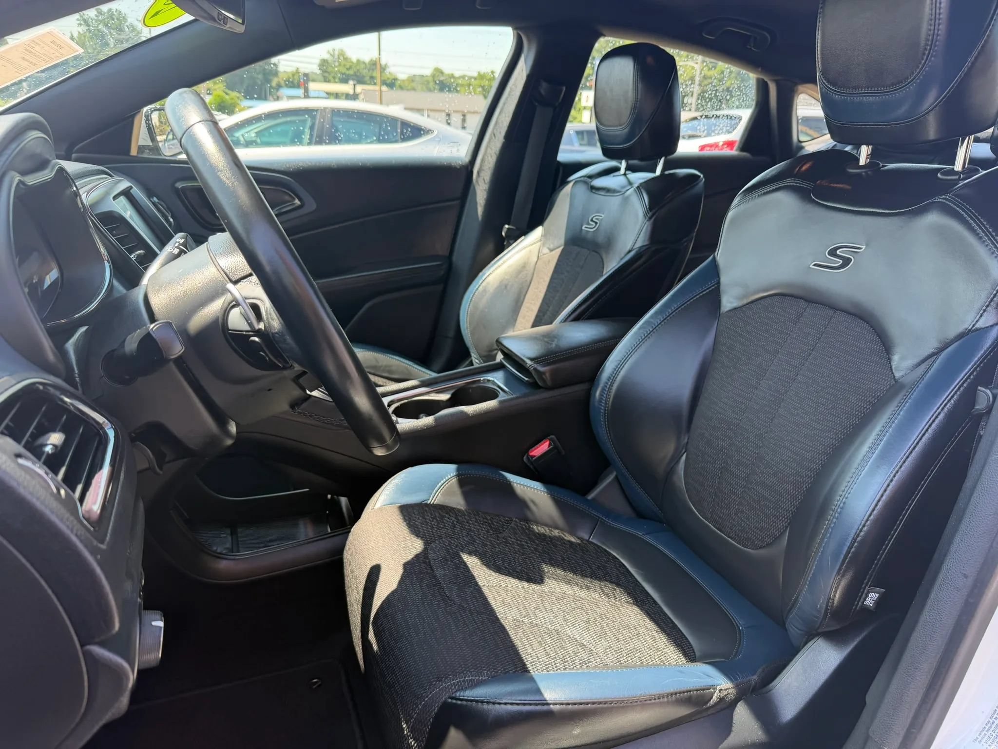 Used 2016 Chrysler 200 S FWD image 10