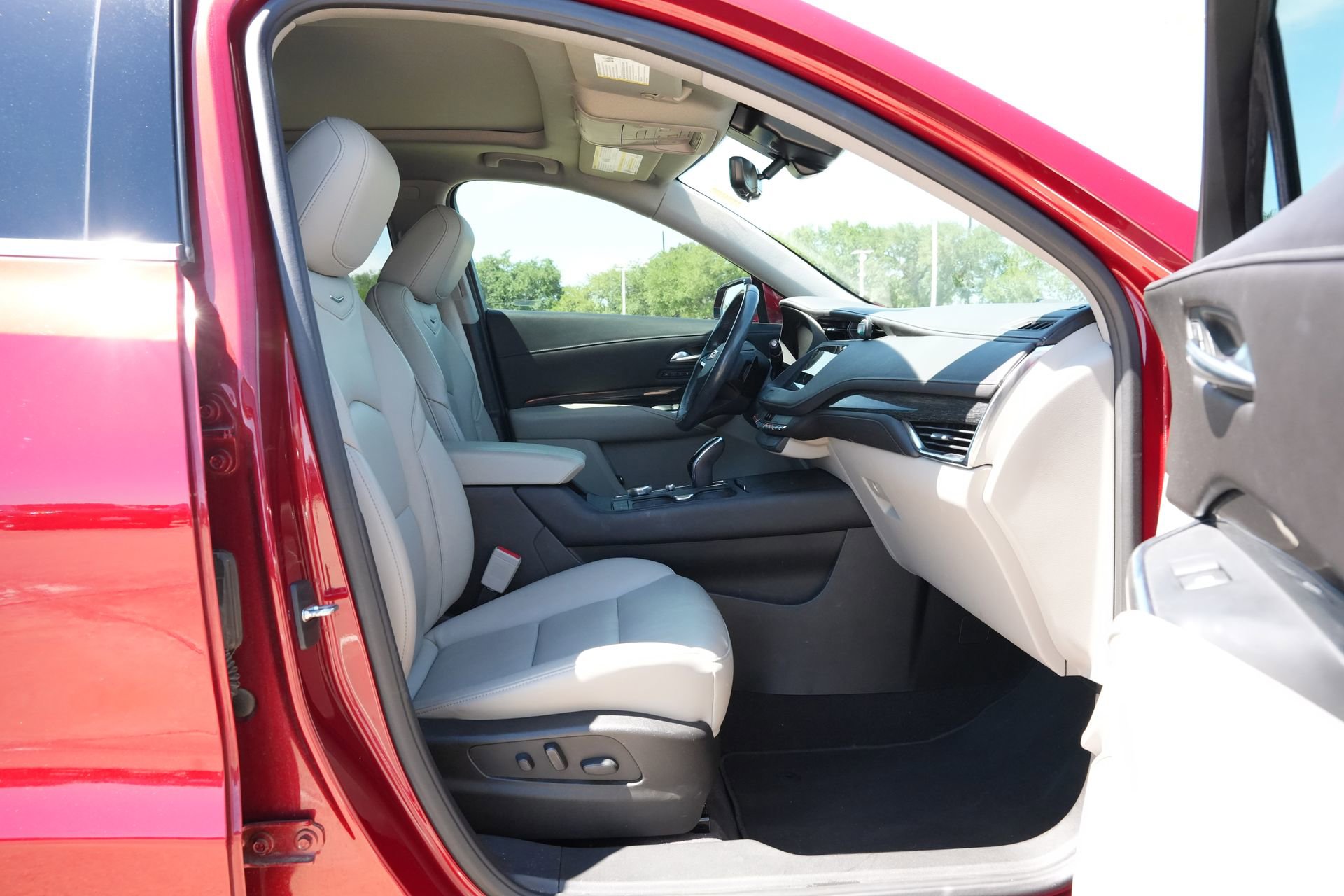 Used 2022 Cadillac XT4 Premium Luxury w/ Enhanced Visibility Package image 27