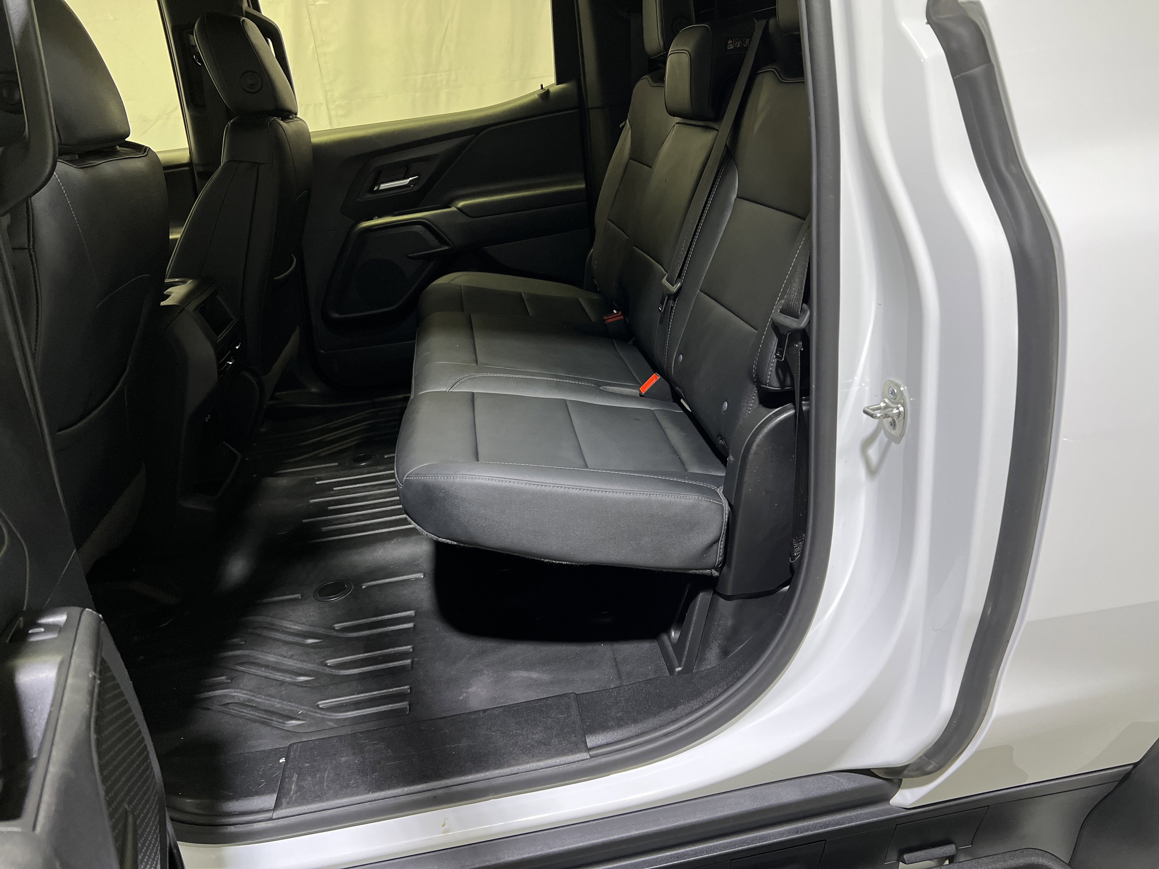 Used 2024 Chevrolet Silverado EV W/T AWD/4WD image 16