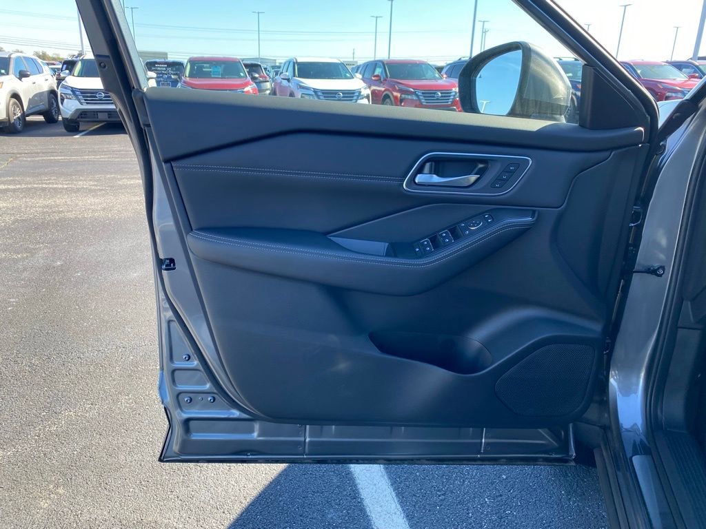 New 2026 Nissan Rogue Platinum w/ Platinum Premium Package image 12