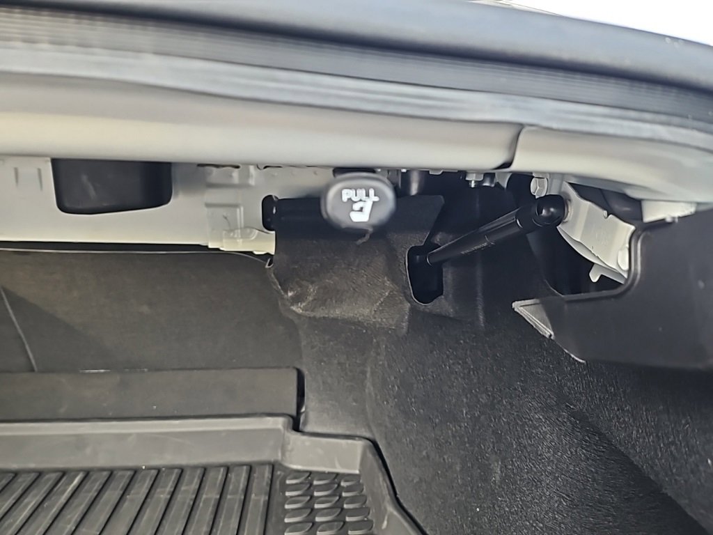 Used 2020 Toyota Camry LE image 10