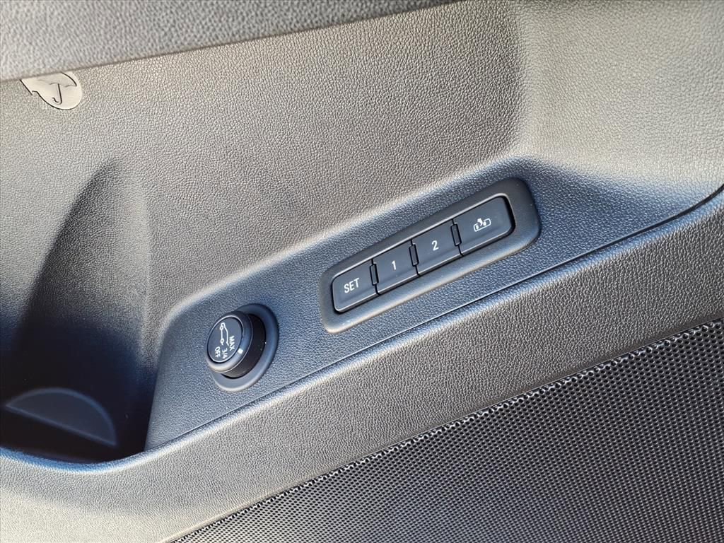 Used 2023 Chevrolet Equinox Premier image 31